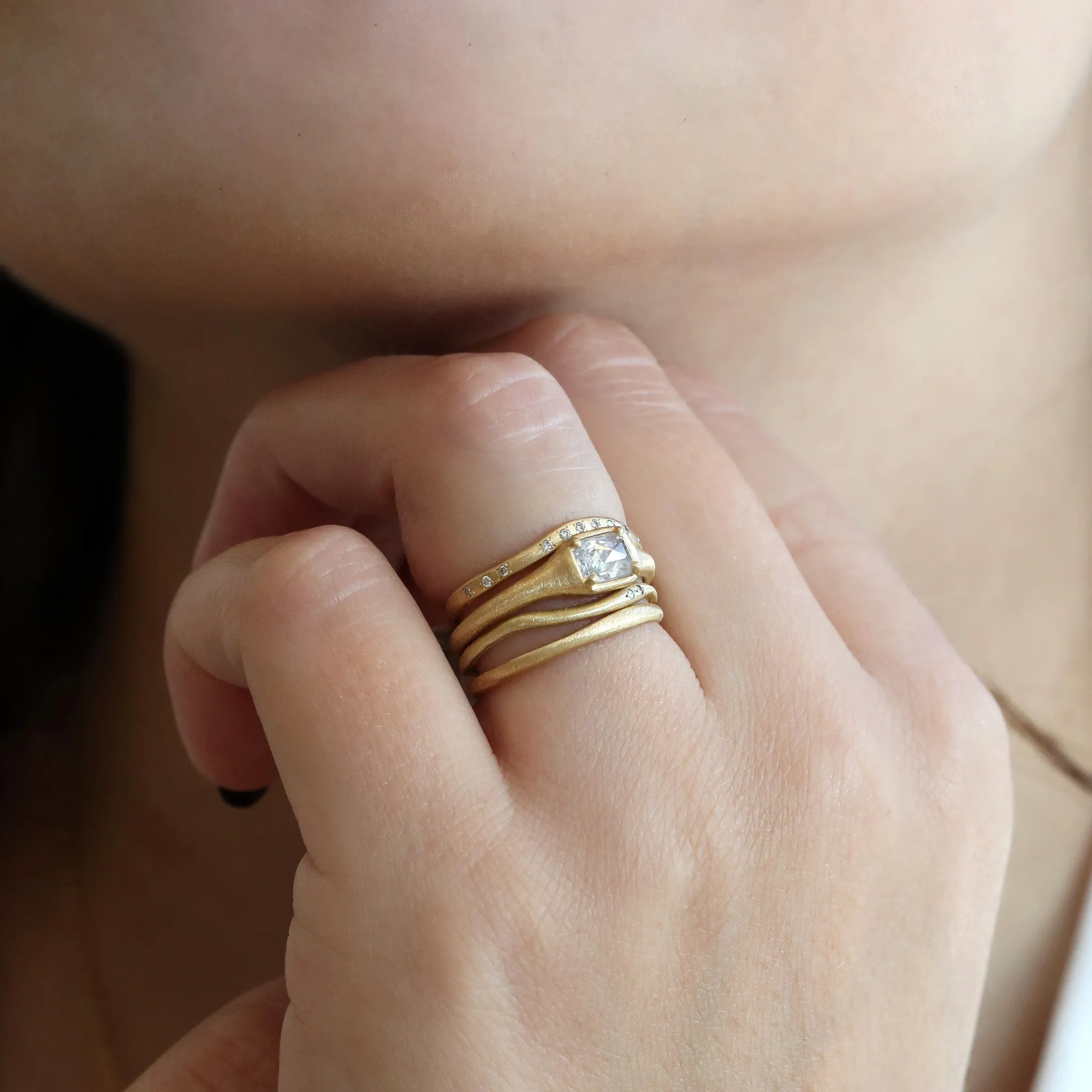 18K Gold Tapered Zen Ring with Icy Grey Diamond