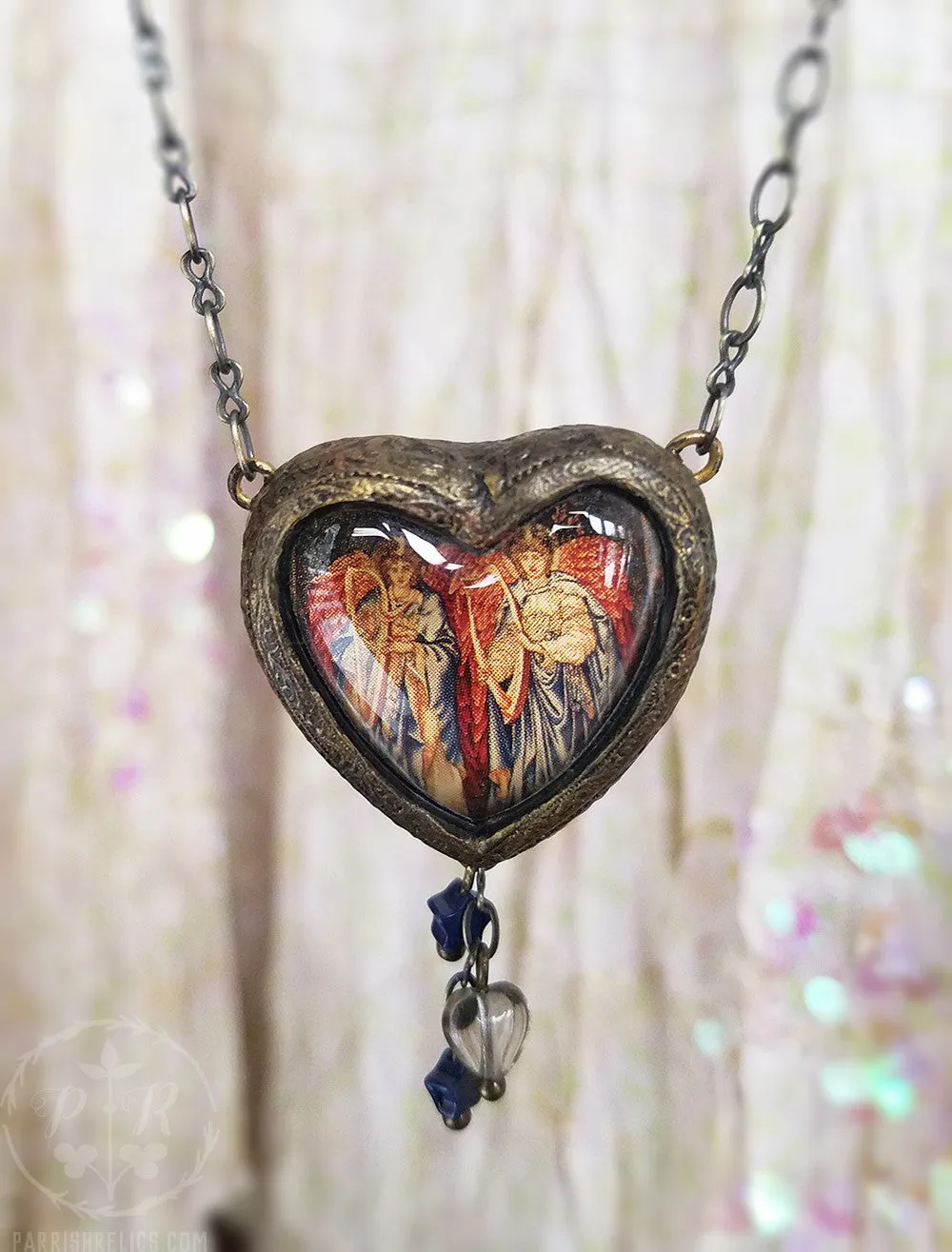 Angeli Laudantes ~ Heart Pictorial Shrine Amulet