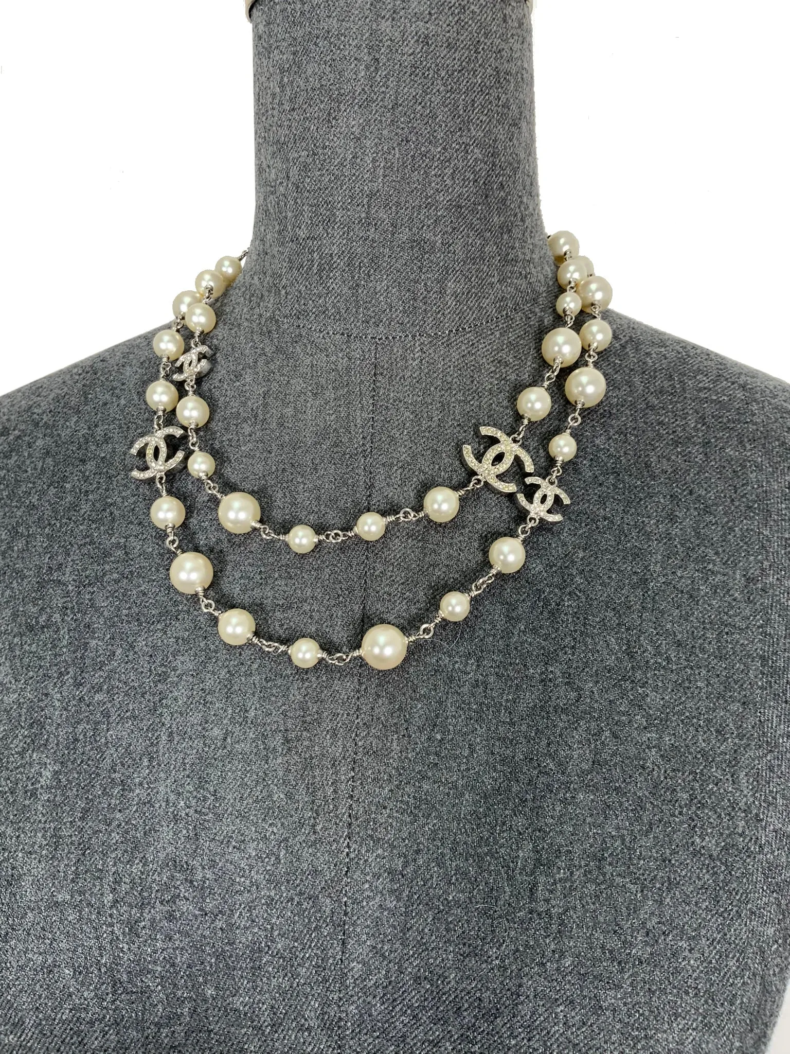 CHANEL Timeless Classic Pearl 5 Crystal CC Logo Necklace