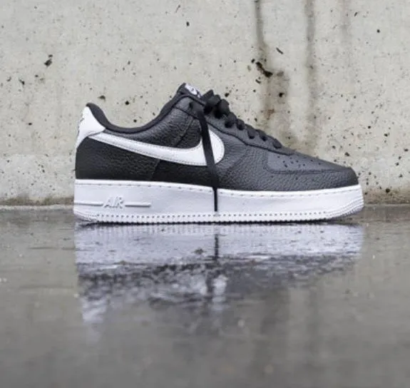 Nike Air Force 1 07 Nera Logo Bianco CT2302 002