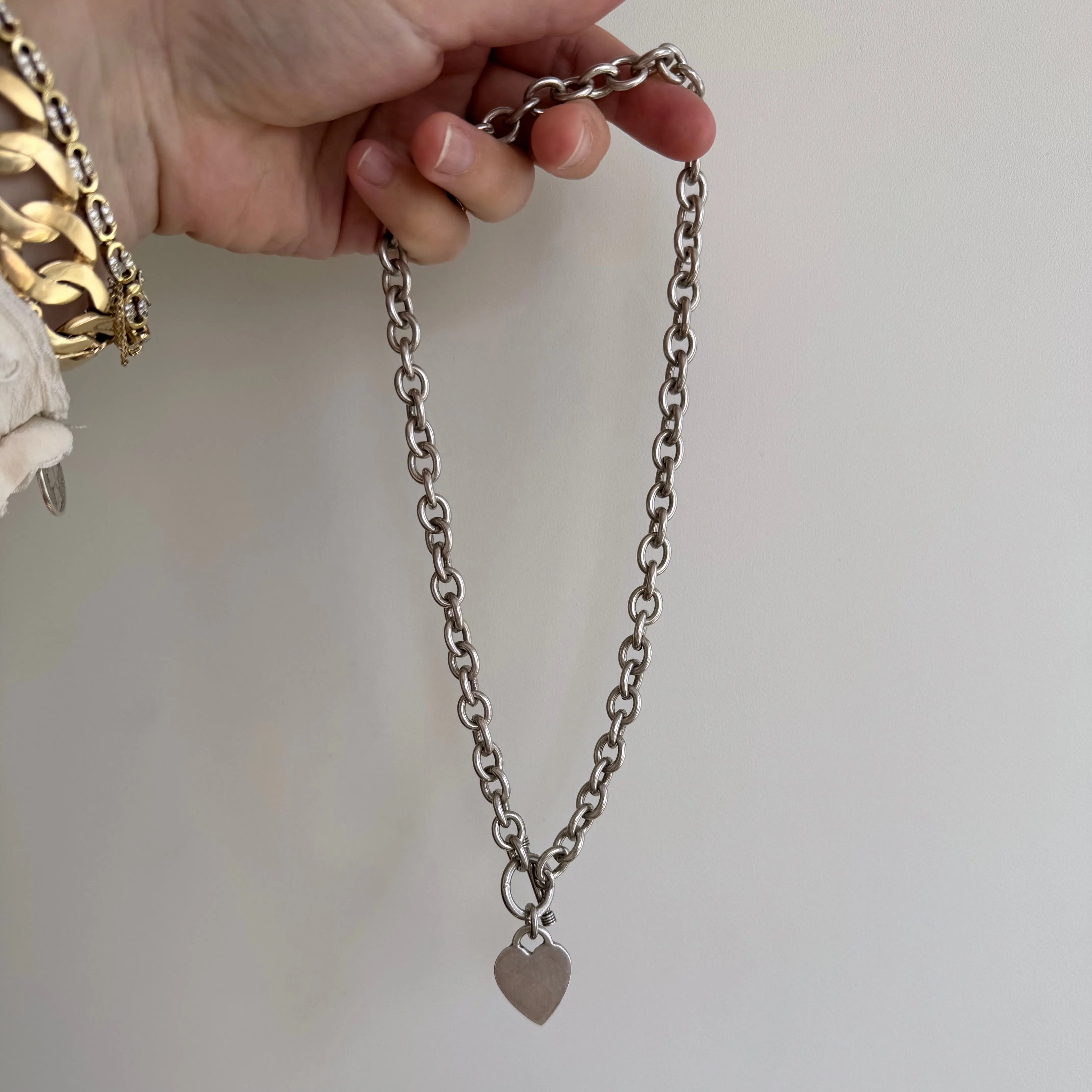 V I N T A G E // heart adorned / sterling silver oval cable link toggle chain with a heart pendant / 17, 59g