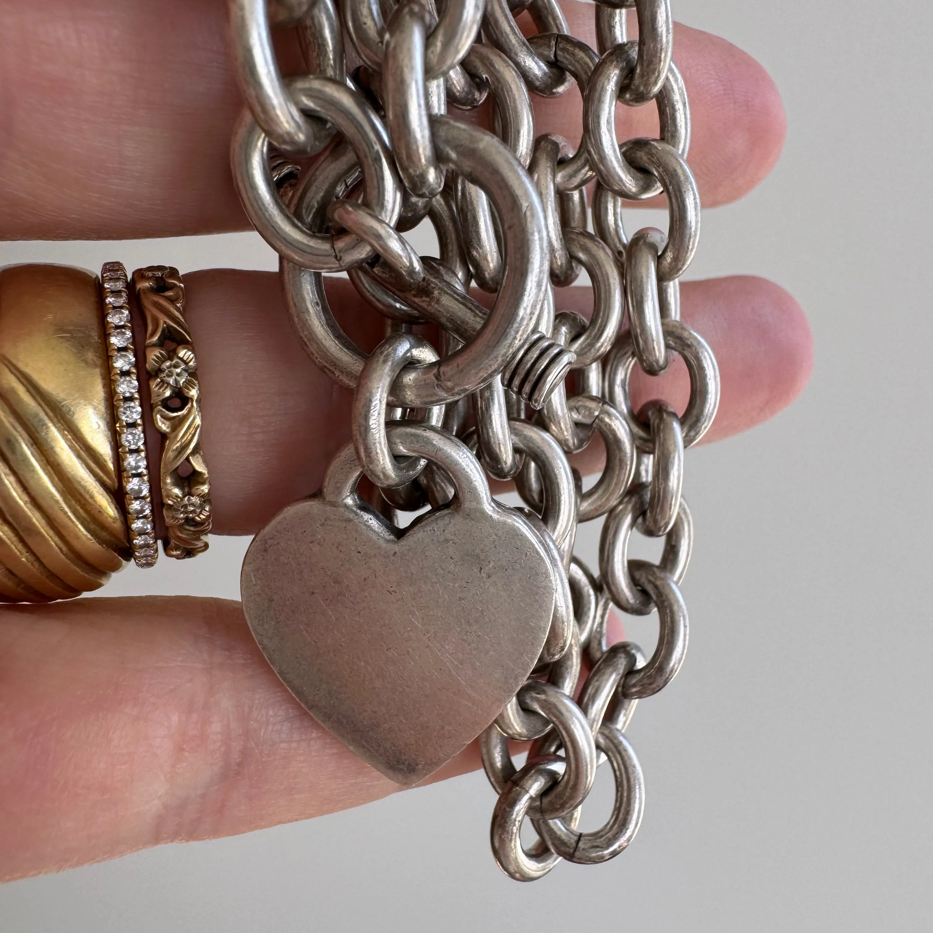 V I N T A G E // heart adorned / sterling silver oval cable link toggle chain with a heart pendant / 17, 59g